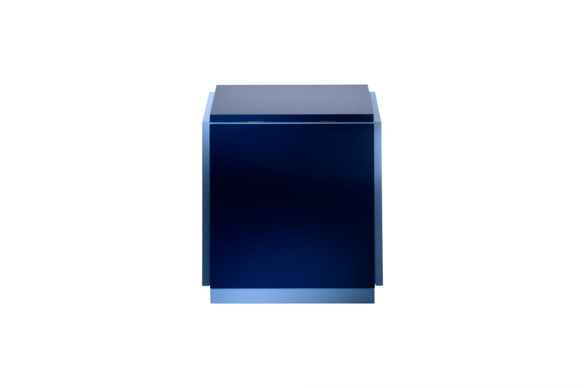 K10N Klapptisch, geschlossen, in blau. Bauhausnowhaus Tecta Design Tisch für Wohnen und Büro.